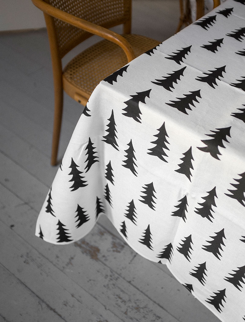 GRAN TABLECLOTH, BLACK 147×250 cm
