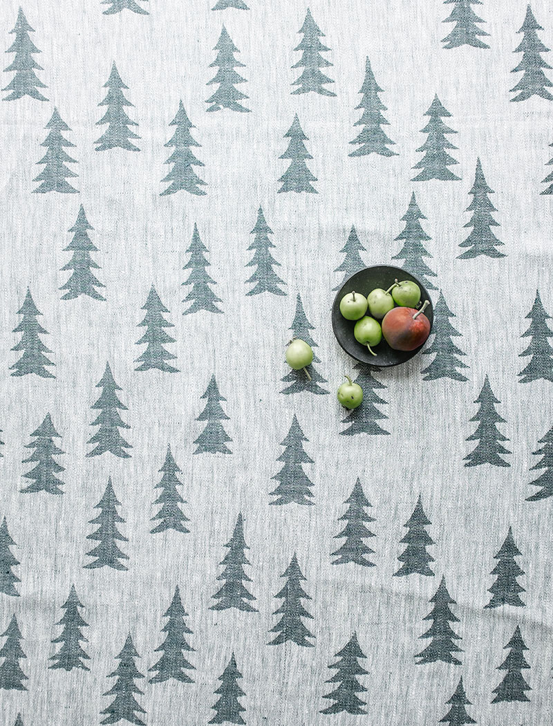 GRAN LINEN TABLECLOTH, DARK GREEN 147×250 cm