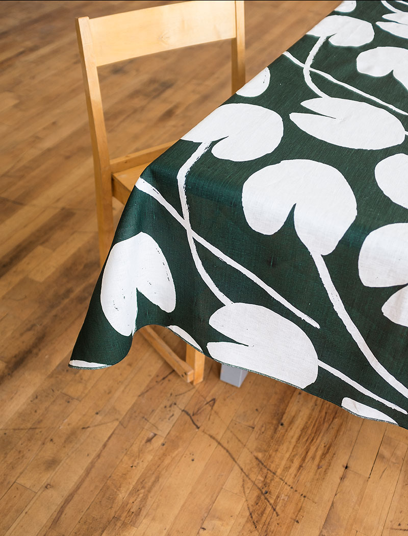 WATER LILIES TABLECLOTH, GREEN 149×149 cm