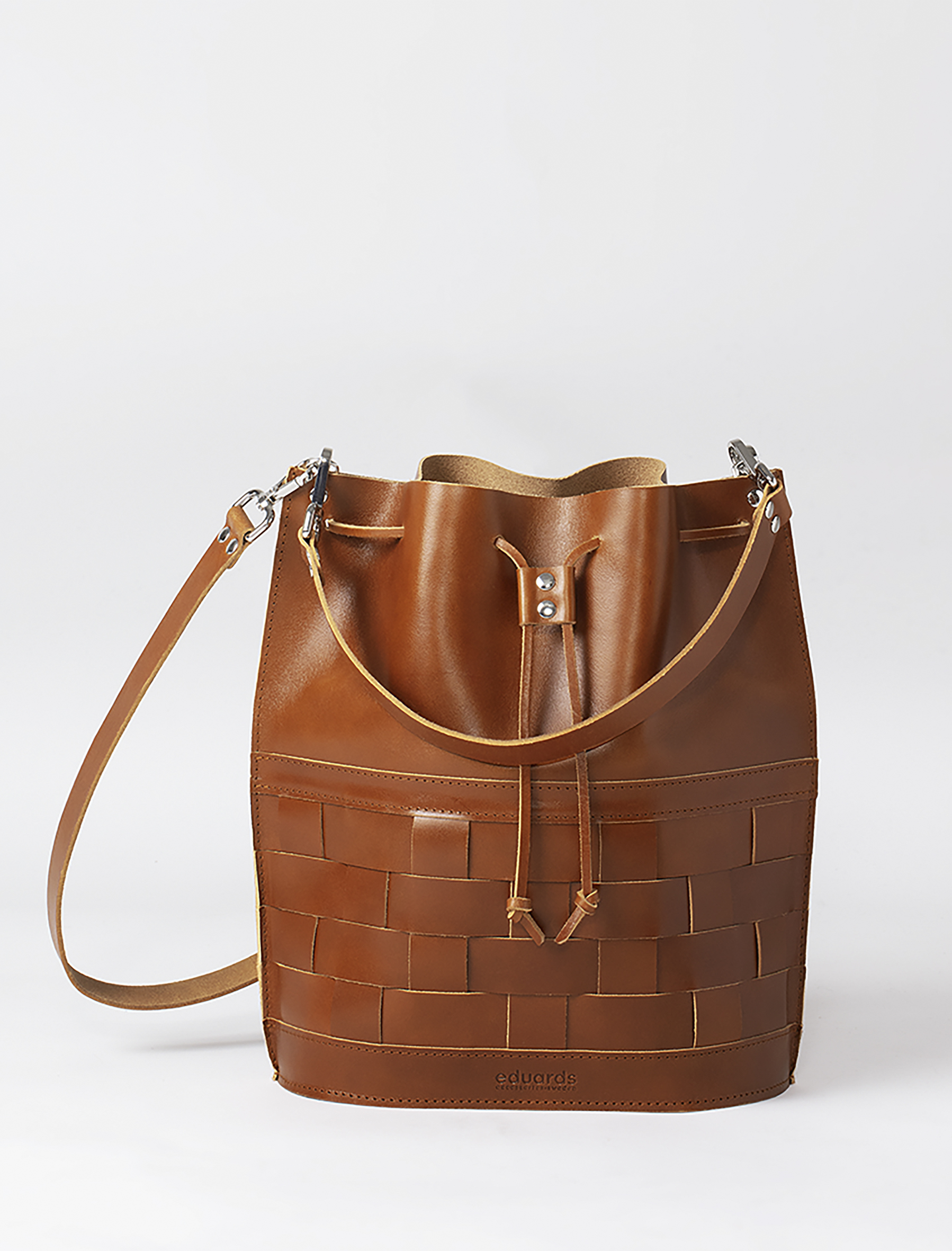 NÄVER BUCKET BAG Cognac