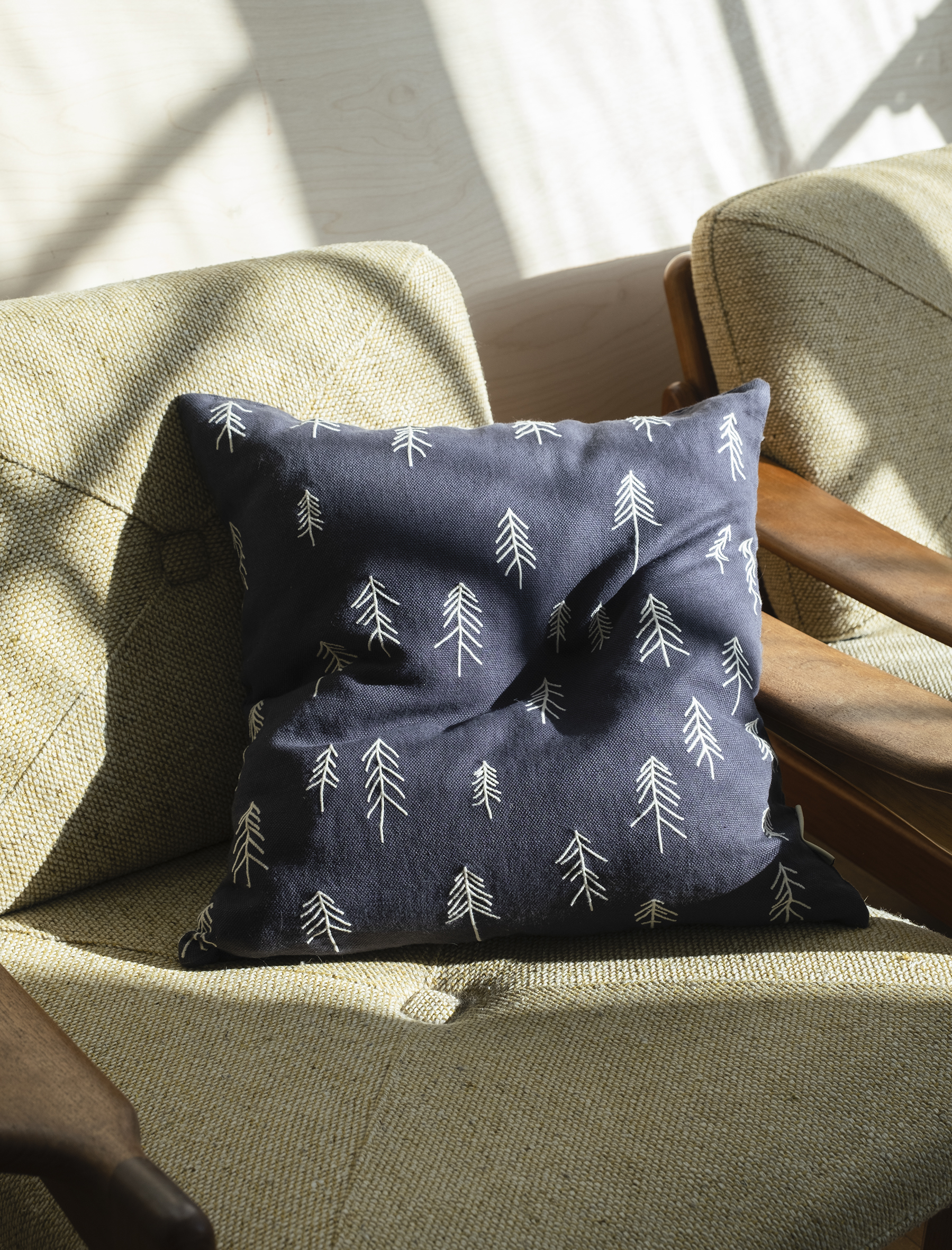 TALL EMBROIDERED CUSHION COVER, ANTHRACITE BLUE