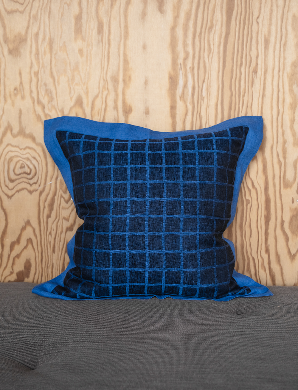 RUTIG LINEN CUSHION COVER, BLUE/BLACK 48x48 cm