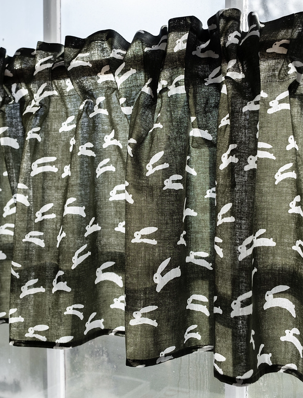 RABBIT SHORT CURTAIN, GREEN