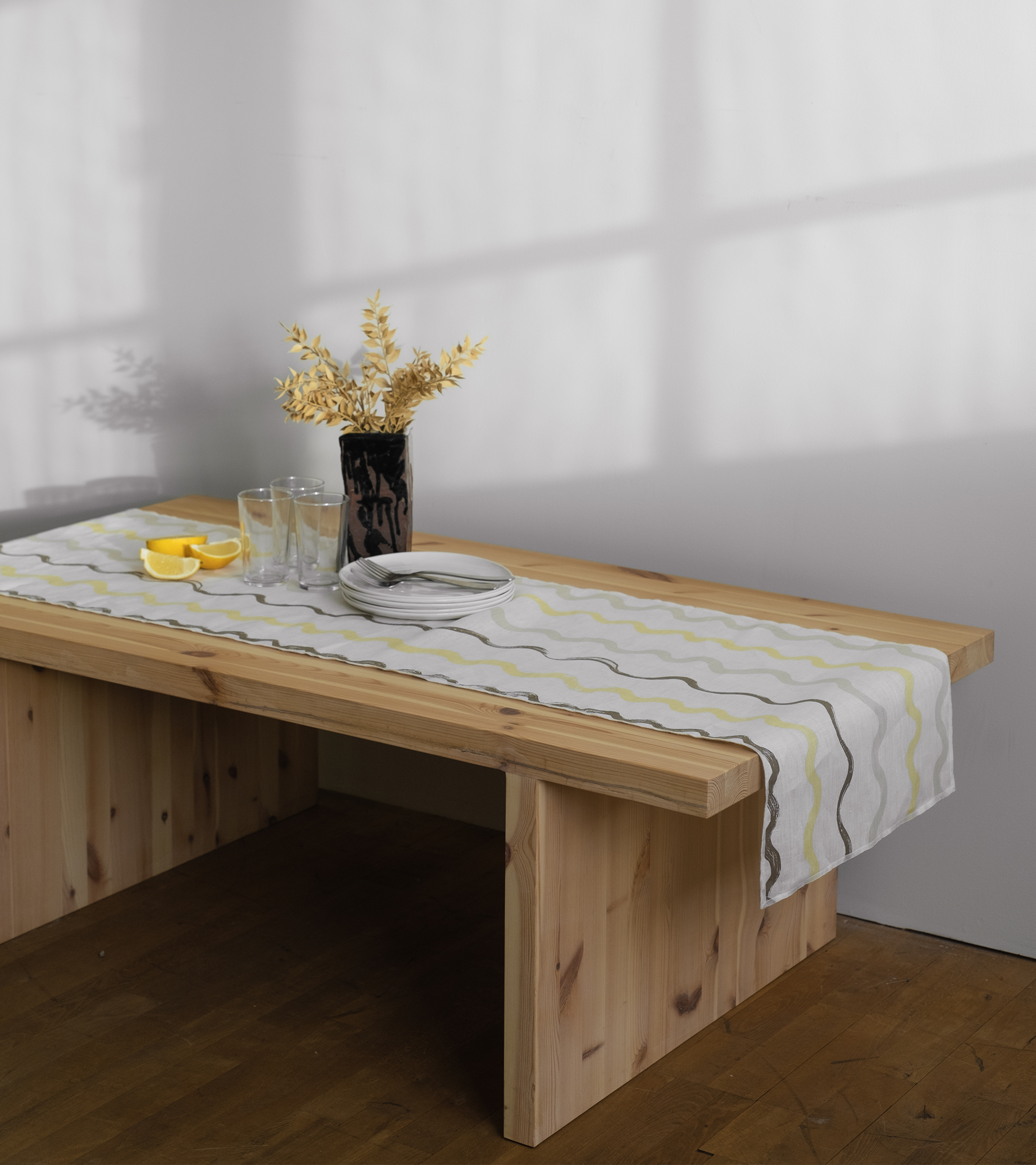 RANDIG LINEN TABLE RUNNER