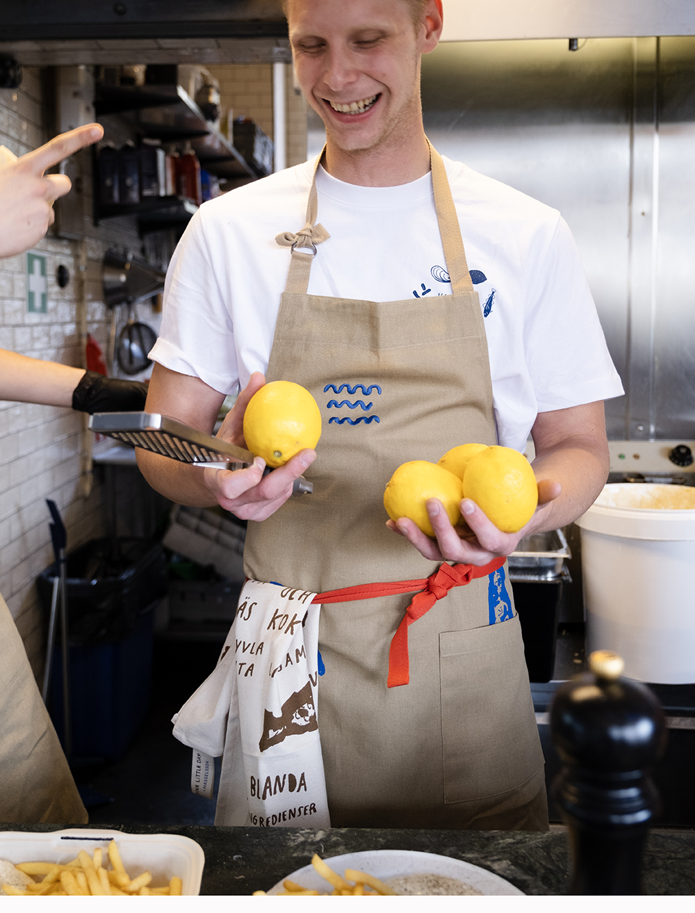 FISH&apos;N&apos; CHEF&apos;S APRON