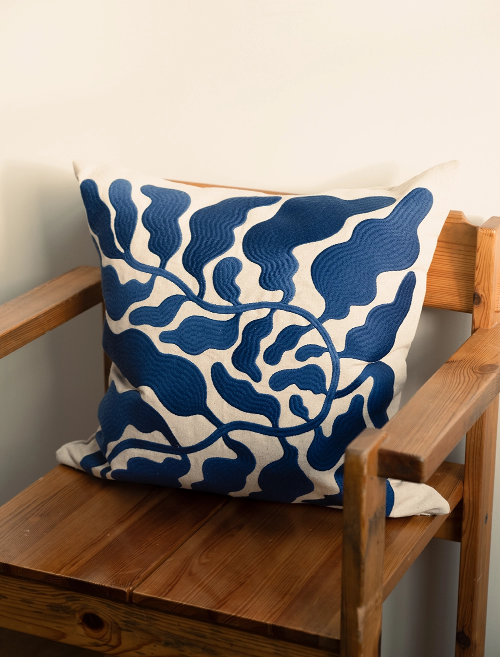 LEAVES EMBROIDERED CUSHION COVER, BLUE