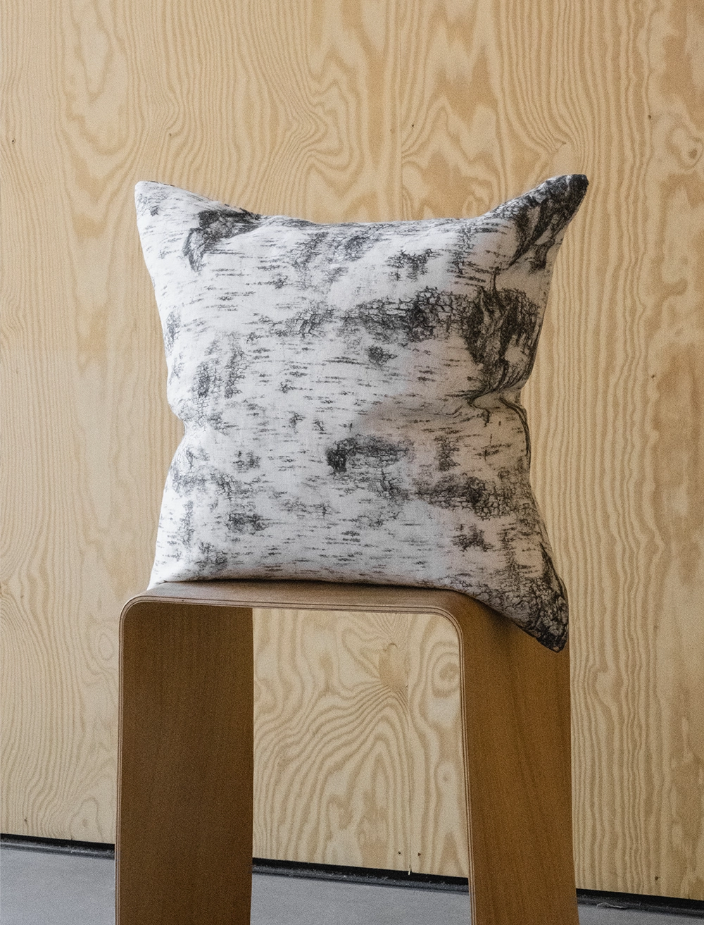 NÄVER LINEN CUSHION COVER